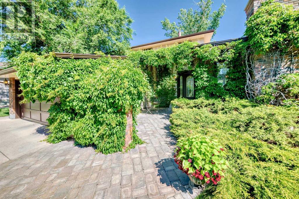 Property at 1336 116 Avenue SW image 2