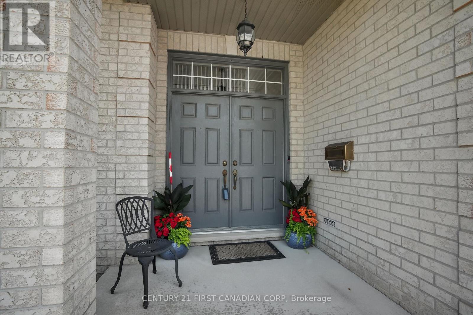 774 Longworth Road, London South (South L), Ontario  N6K 0B5 - Photo 4 - X12269724