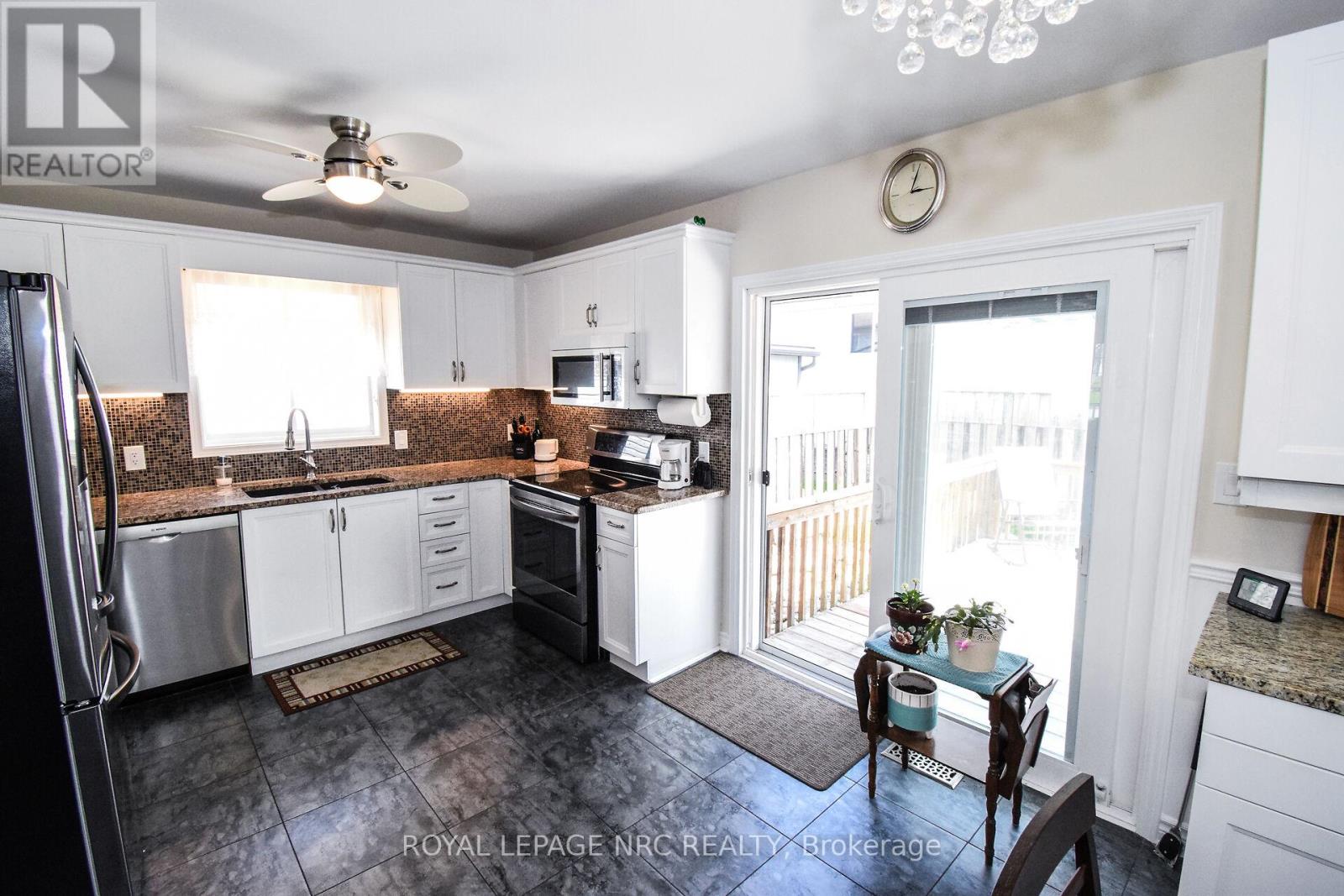 330 Autumn Crescent, Welland, Ontario  L3C 7K1 - Photo 14 - X12269767