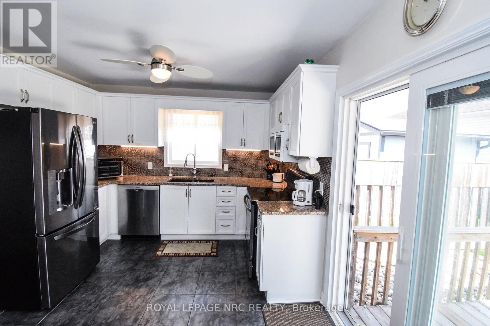 330 Autumn Crescent, Welland, Ontario  L3C 7K1 - Photo 15 - X12269767