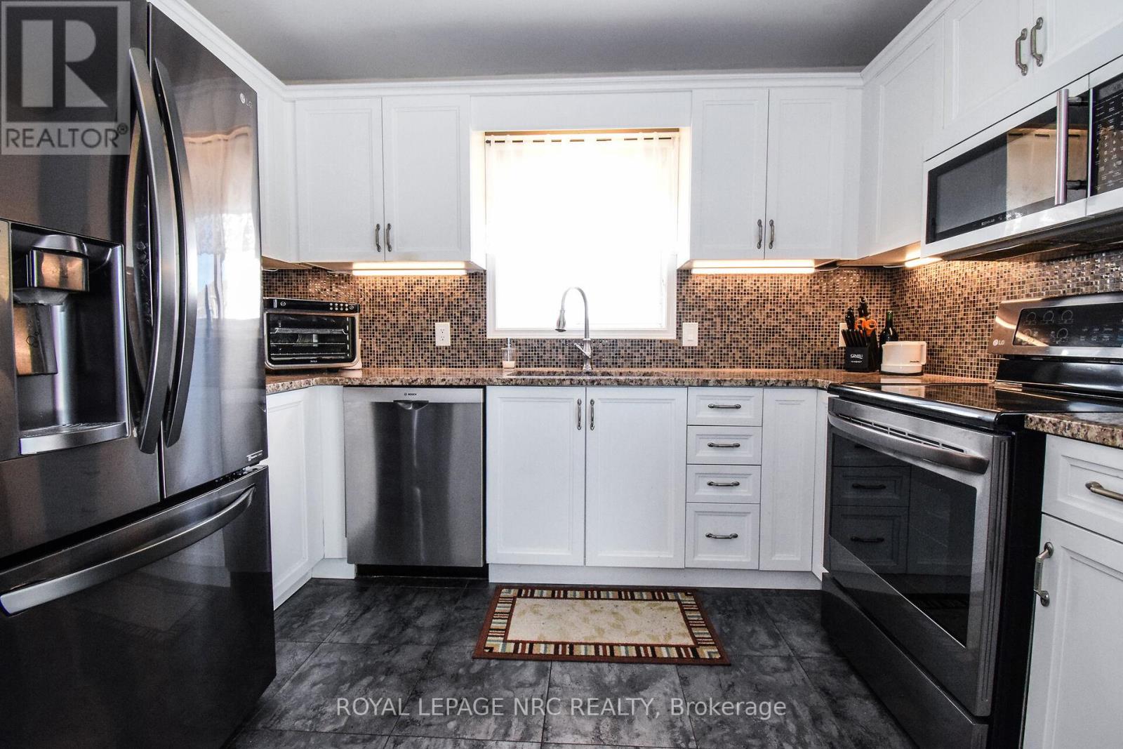 330 Autumn Crescent, Welland, Ontario  L3C 7K1 - Photo 16 - X12269767