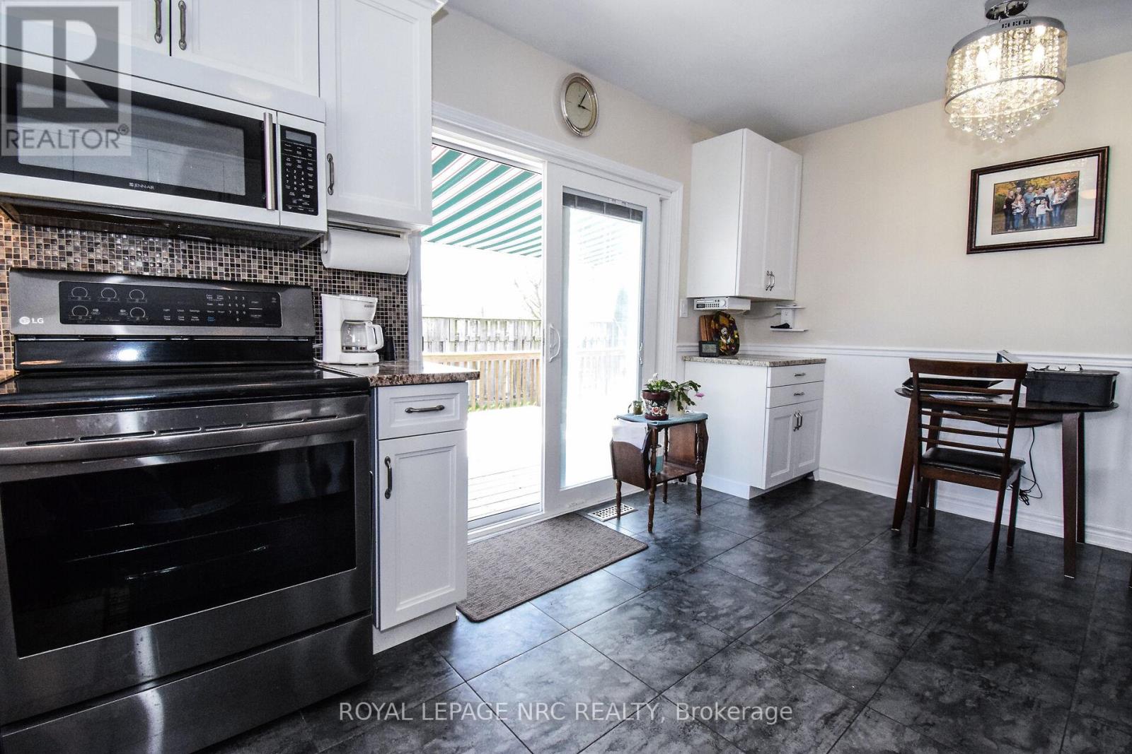 330 Autumn Crescent, Welland, Ontario  L3C 7K1 - Photo 19 - X12269767