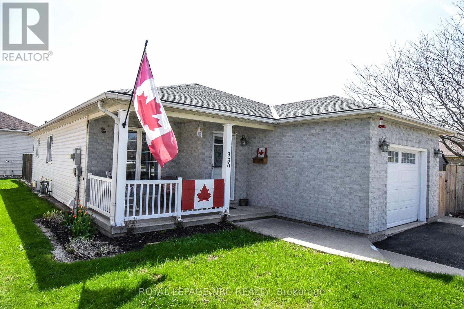 330 Autumn Crescent, Welland, Ontario  L3C 7K1 - Photo 2 - X12269767