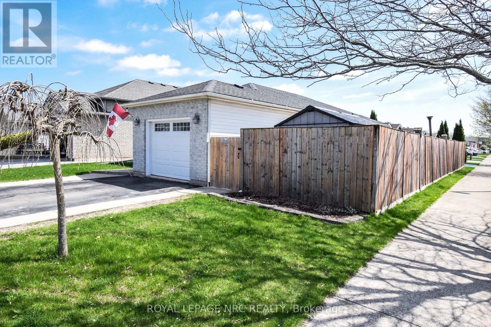 330 Autumn Crescent, Welland, Ontario  L3C 7K1 - Photo 3 - X12269767