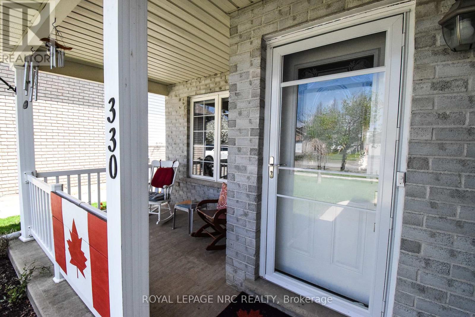 330 Autumn Crescent, Welland, Ontario  L3C 7K1 - Photo 4 - X12269767