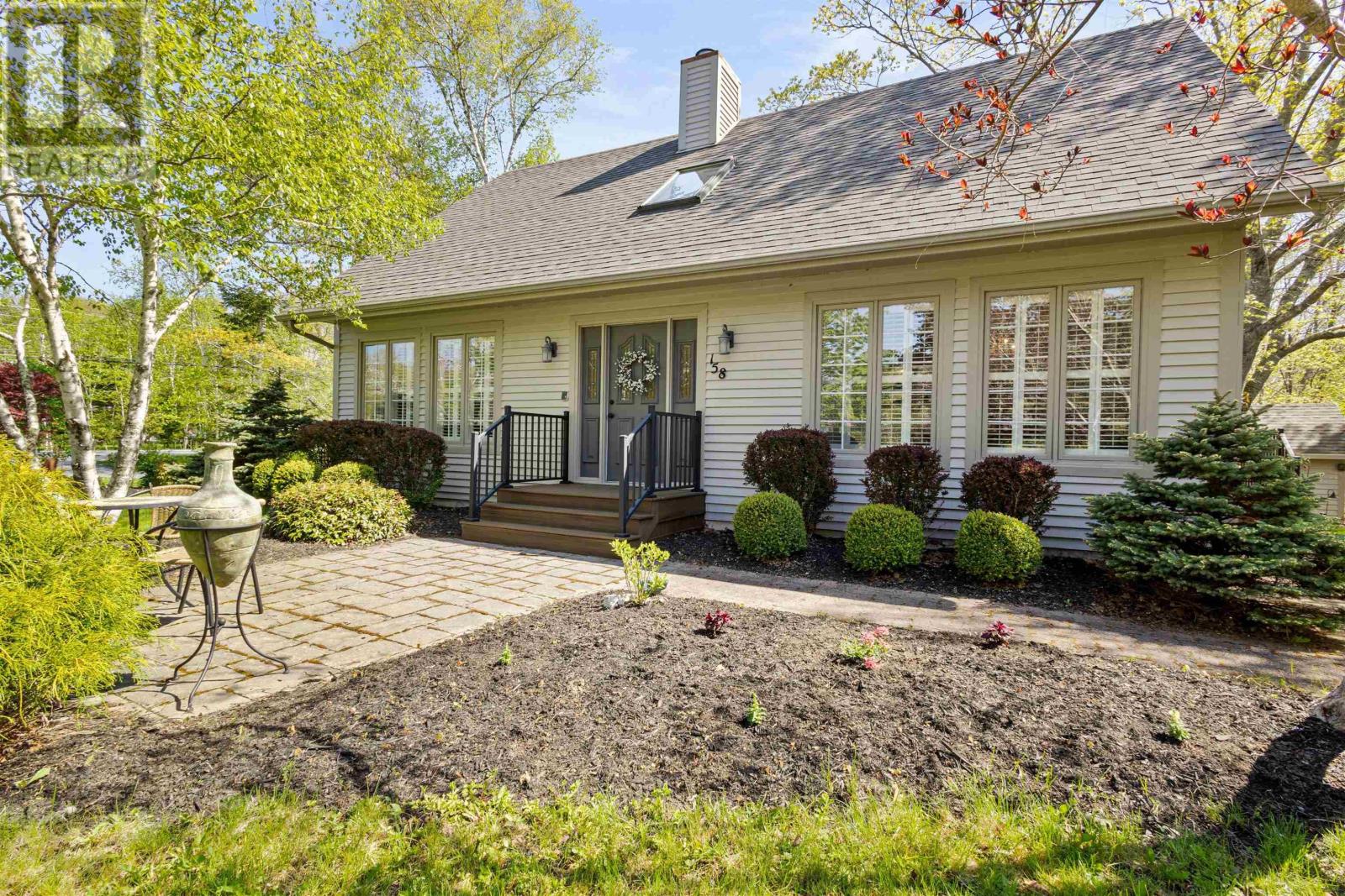 Property at 158 Buckingham Drive image 2
