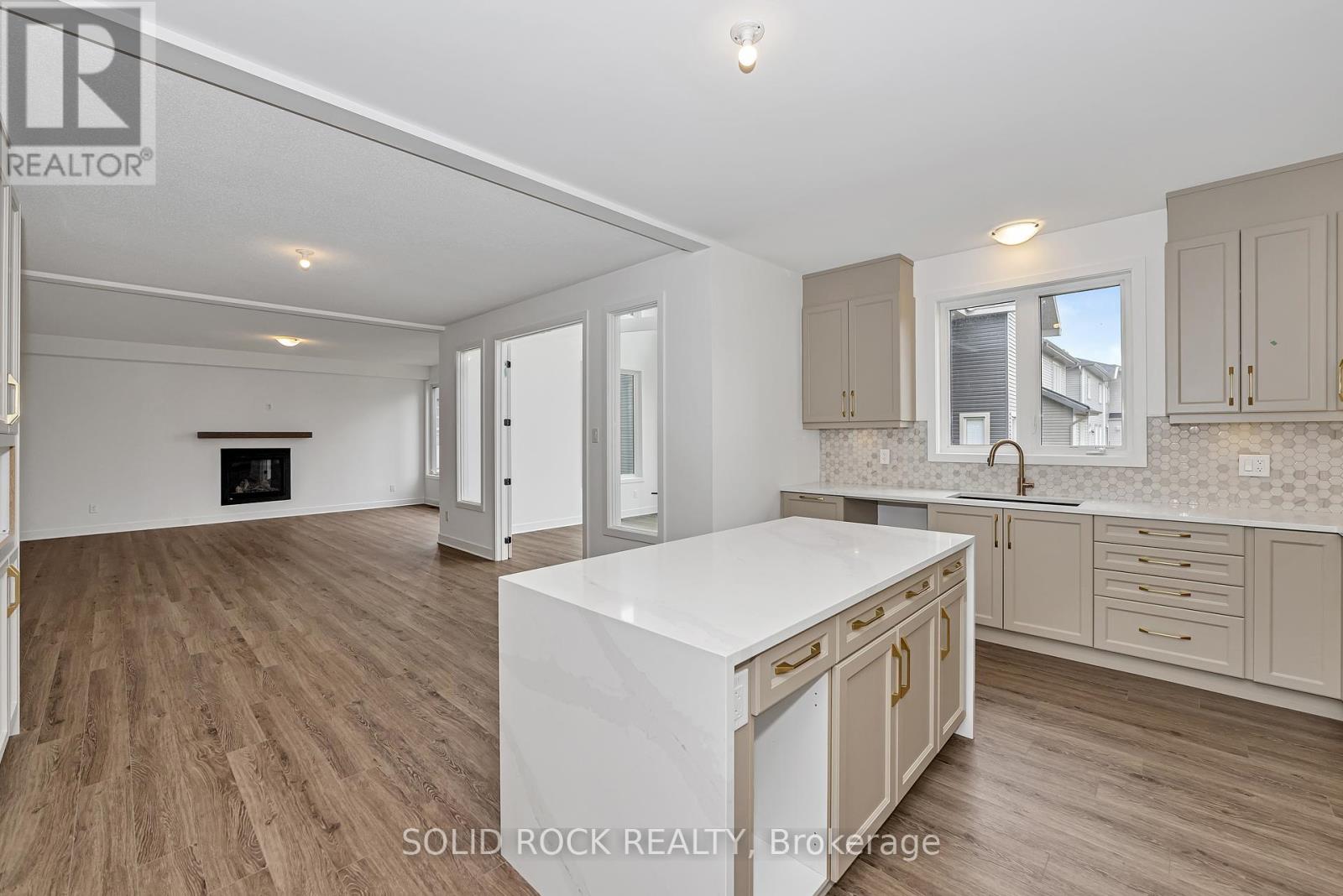 92 Esban Drive, Ottawa, Ontario  K1X 0J3 - Photo 11 - X12269664
