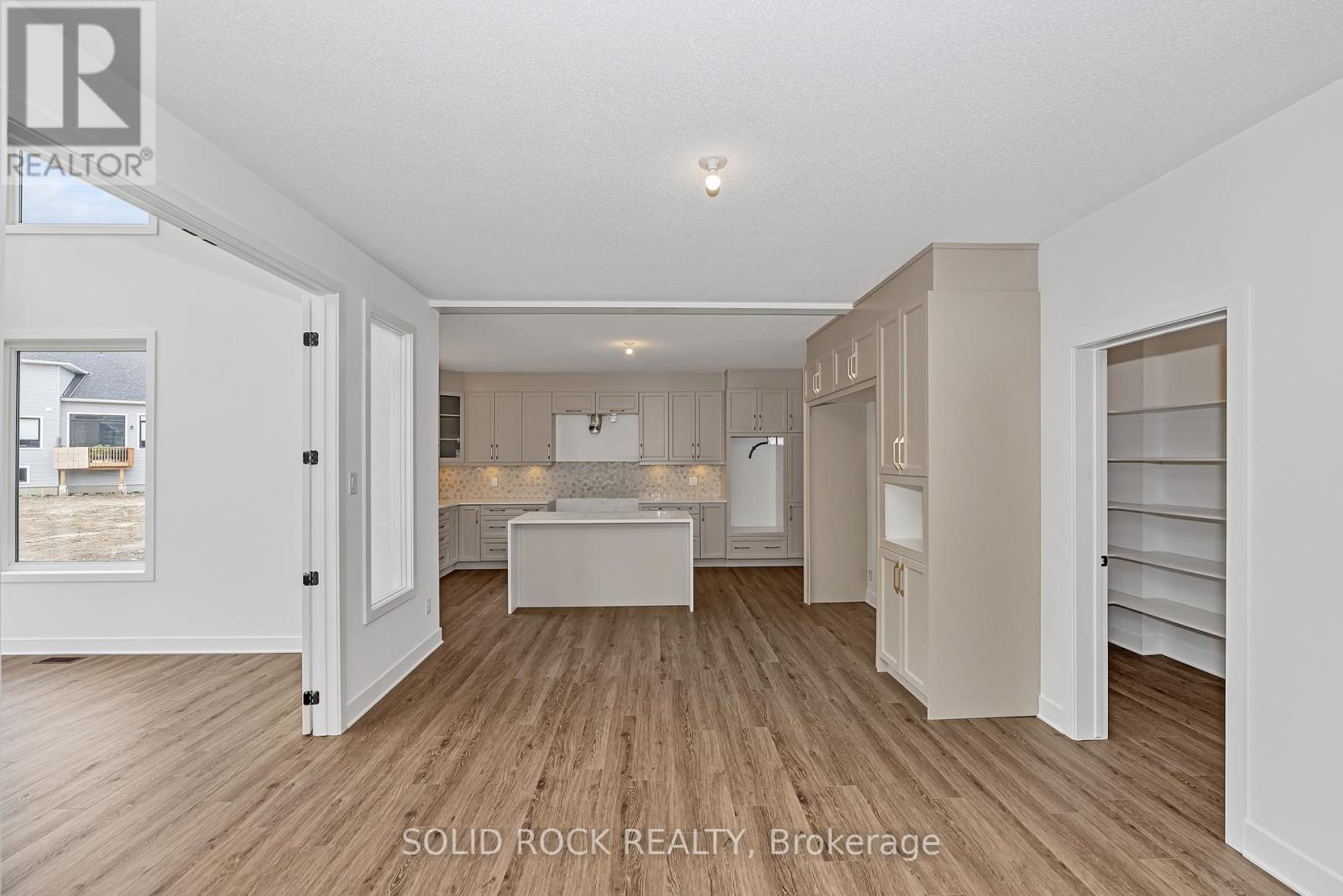 92 Esban Drive, Ottawa, Ontario  K1X 0J3 - Photo 15 - X12269664