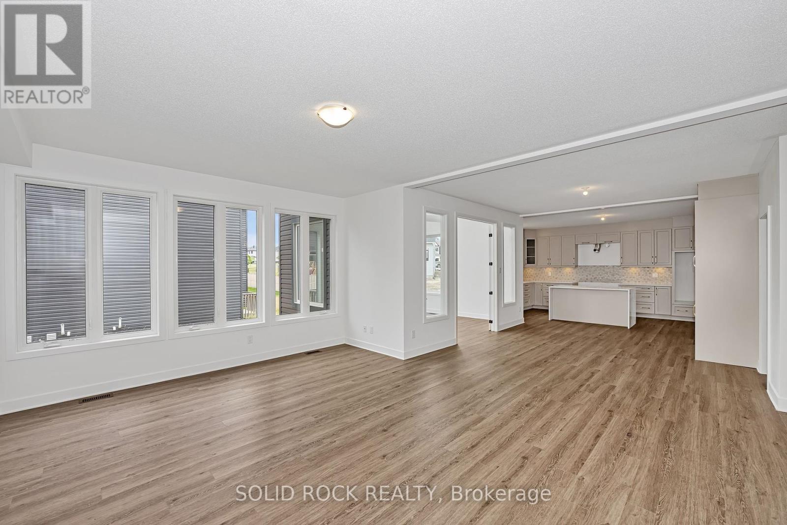 92 Esban Drive, Ottawa, Ontario  K1X 0J3 - Photo 18 - X12269664