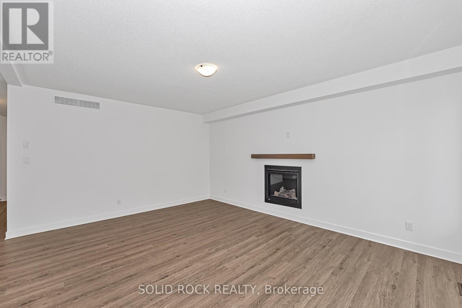 92 Esban Drive, Ottawa, Ontario  K1X 0J3 - Photo 19 - X12269664