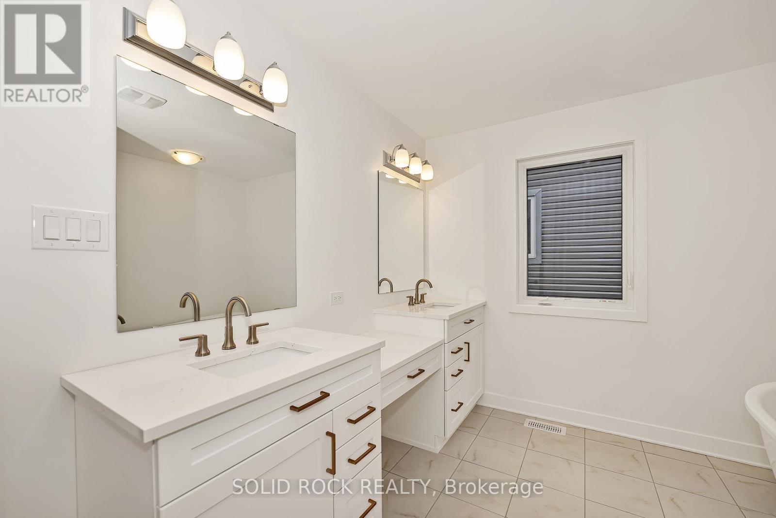 92 Esban Drive, Ottawa, Ontario  K1X 0J3 - Photo 31 - X12269664