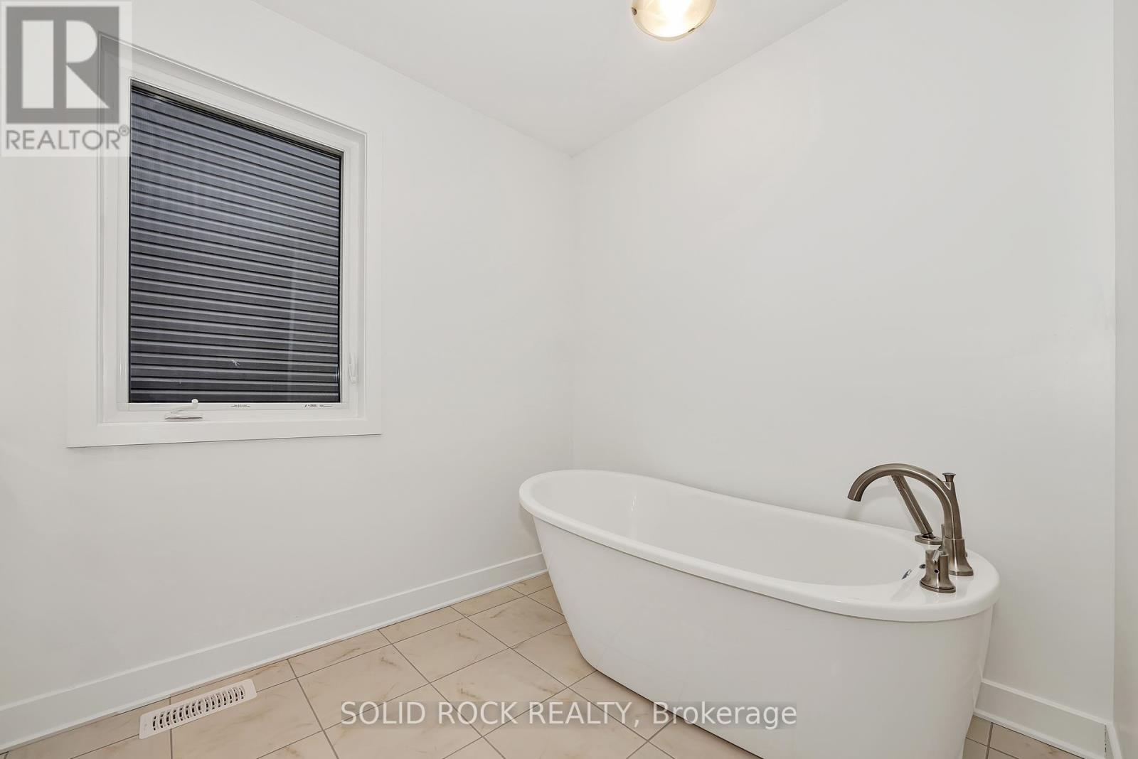 92 Esban Drive, Ottawa, Ontario  K1X 0J3 - Photo 32 - X12269664