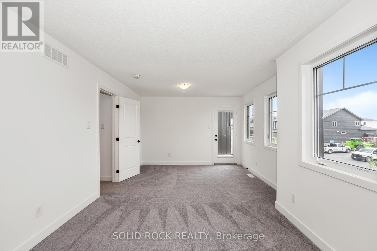 92 Esban Drive, Ottawa, Ontario  K1X 0J3 - Photo 39 - X12269664