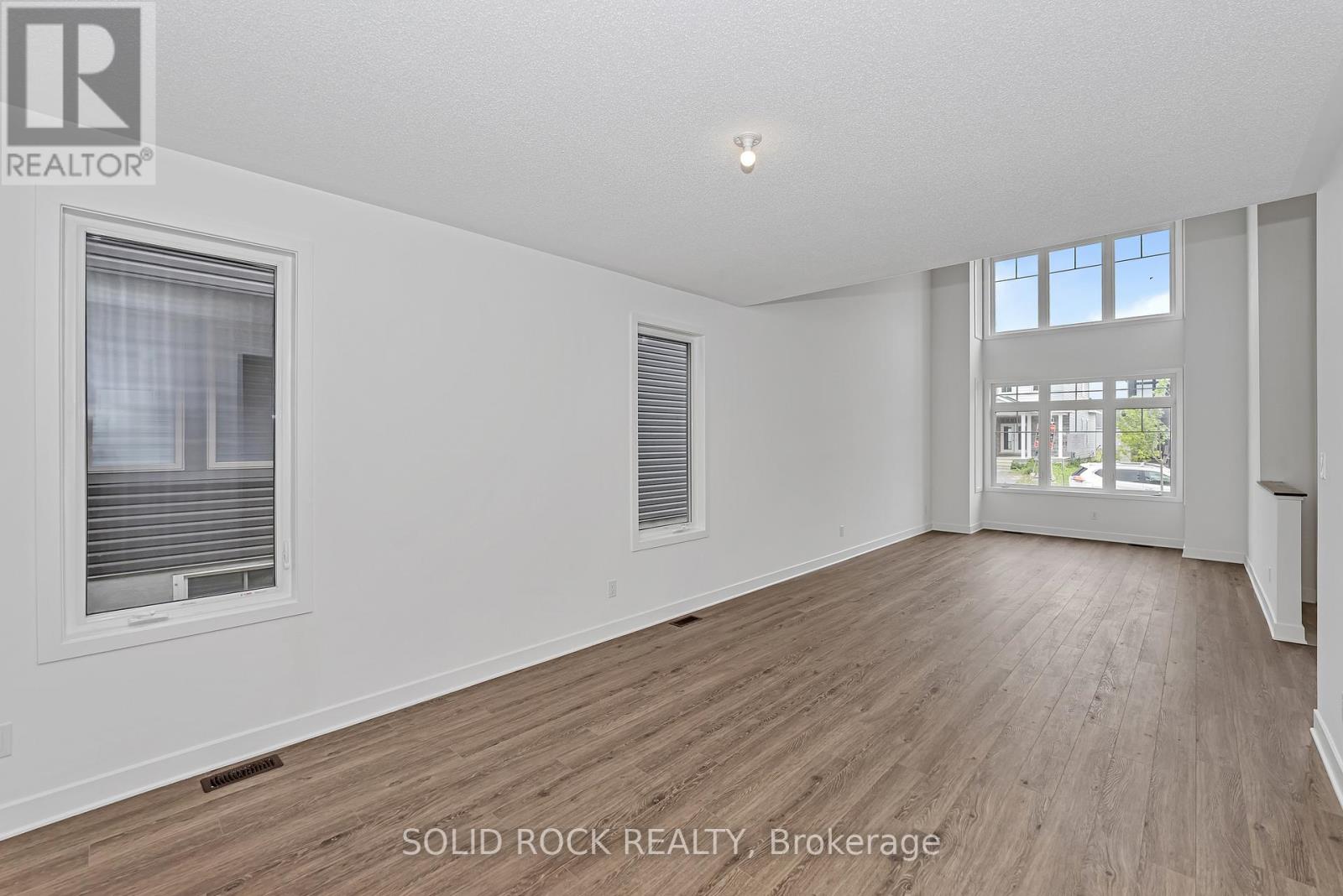 92 Esban Drive, Ottawa, Ontario  K1X 0J3 - Photo 9 - X12269664