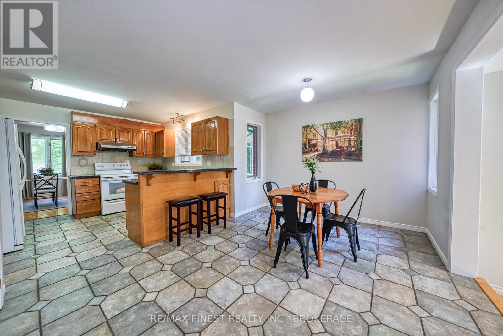 634 Fernmoor Drive, Kingston, Ontario  K7M 8K5 - Photo 12 - X12264934