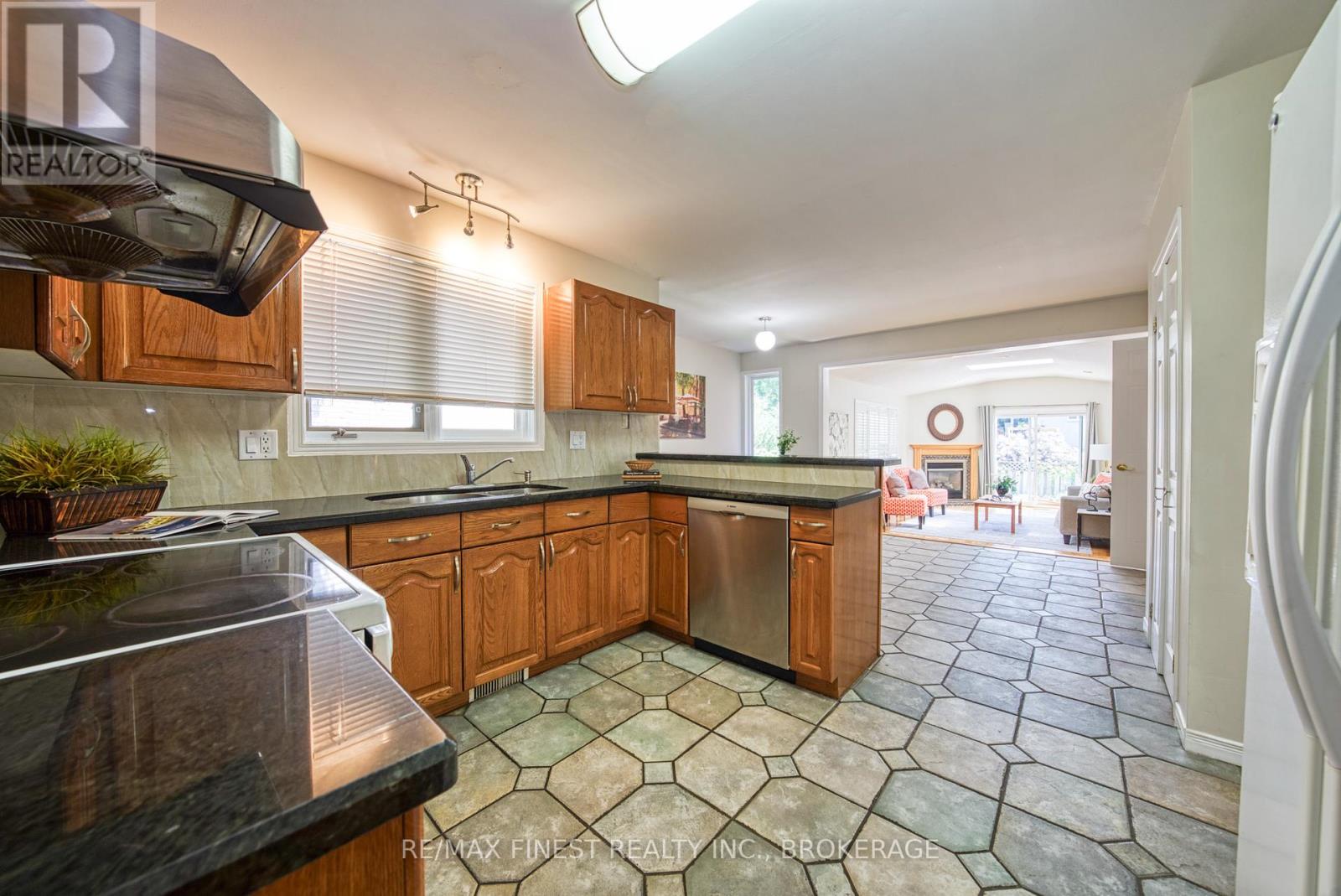 634 Fernmoor Drive, Kingston, Ontario  K7M 8K5 - Photo 11 - X12264934
