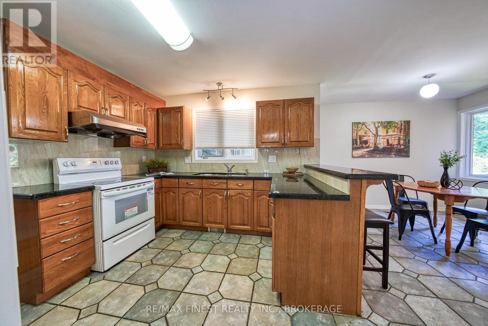 634 Fernmoor Drive, Kingston, Ontario  K7M 8K5 - Photo 9 - X12264934