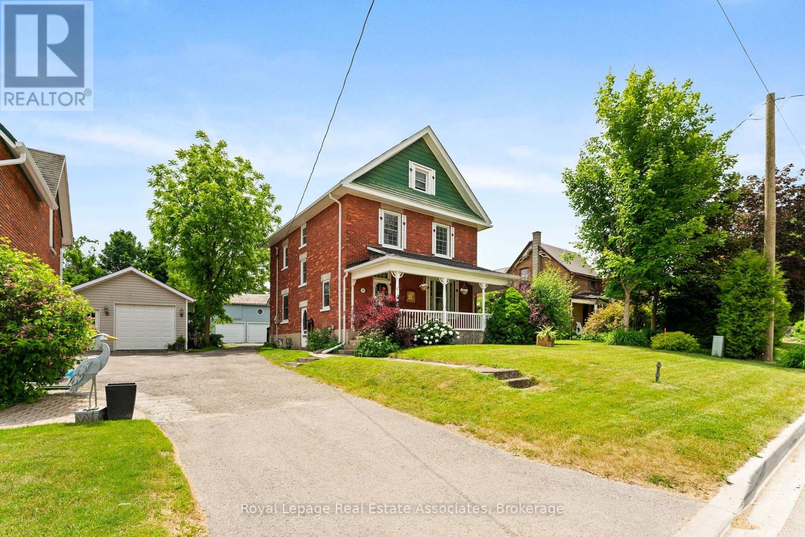 Property at 1379 KILLARNEY BEACH ROAD image 2