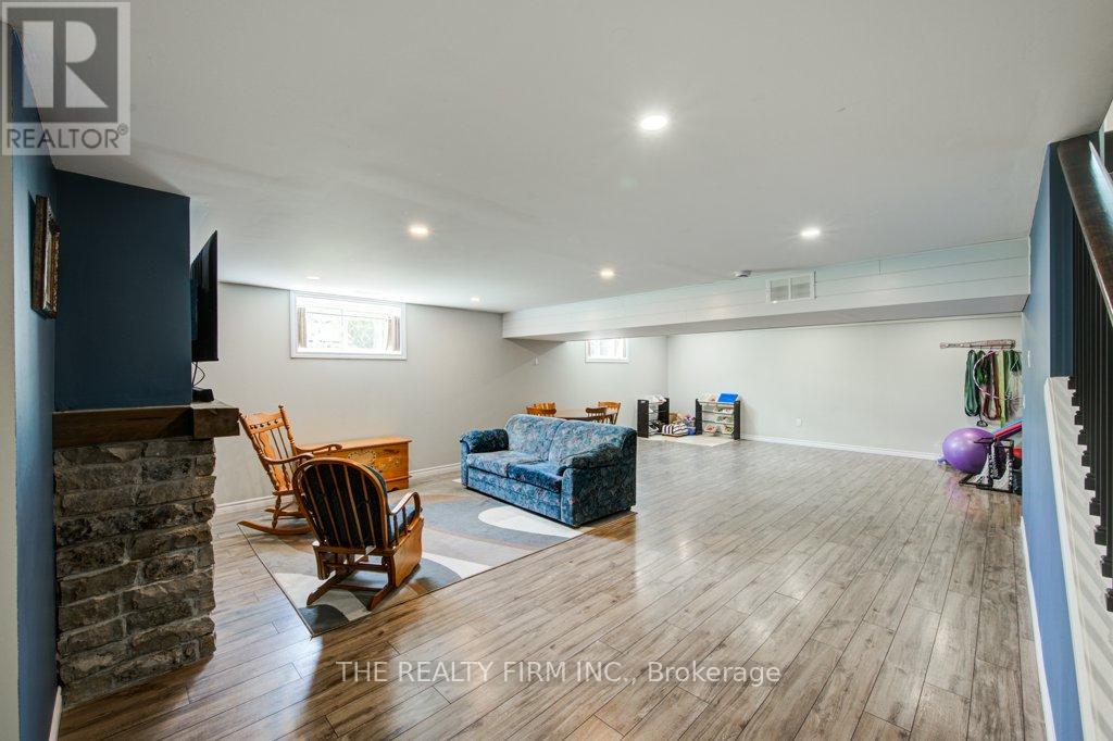 25 Mcmaster Place, Southwest Middlesex, Ontario  N0A 1A0 - Photo 18 - X12269904