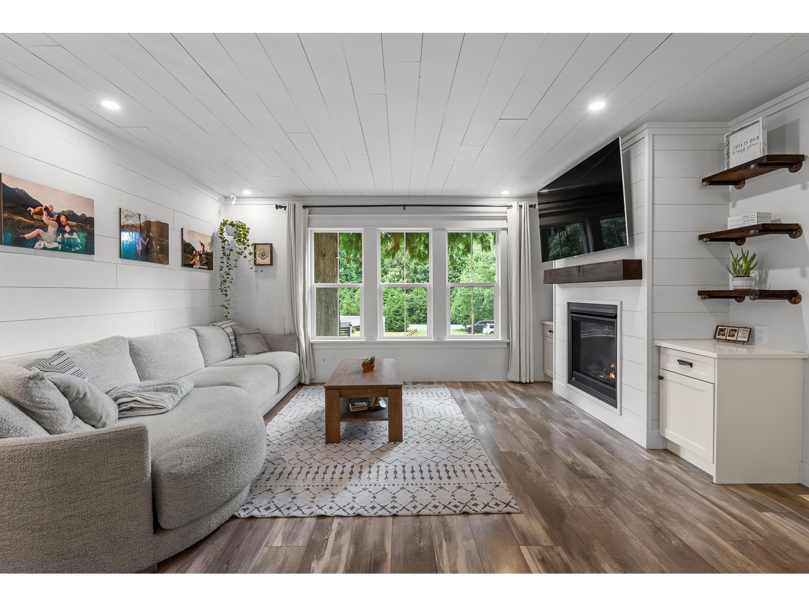 Property at 34215 FERNDALE AVENUE image 2