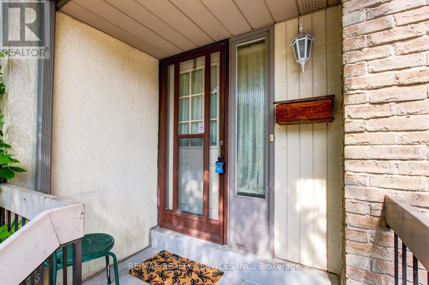 Property at 112 - 112 ASHTON CRESCENT image 3