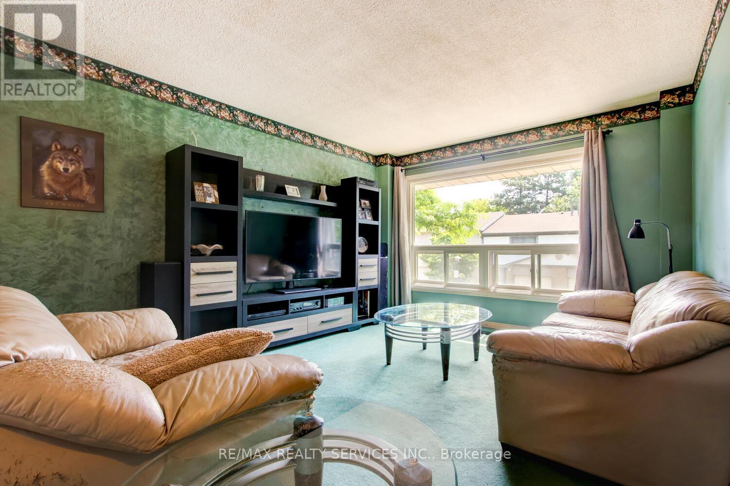 Property at 112 - 112 ASHTON CRESCENT image 4