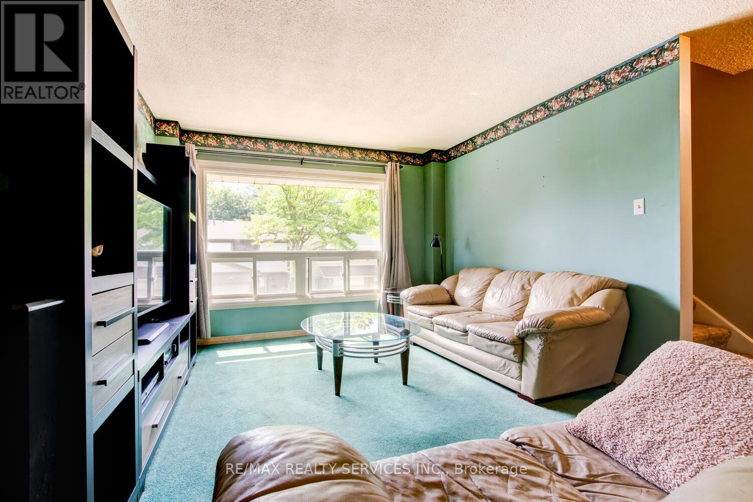 Property at 112 - 112 ASHTON CRESCENT image 5