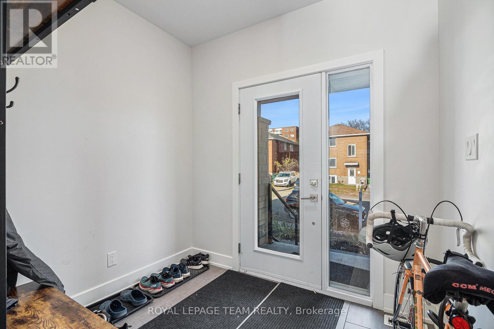 Property at 1400 MAYVIEW AVENUE image 4