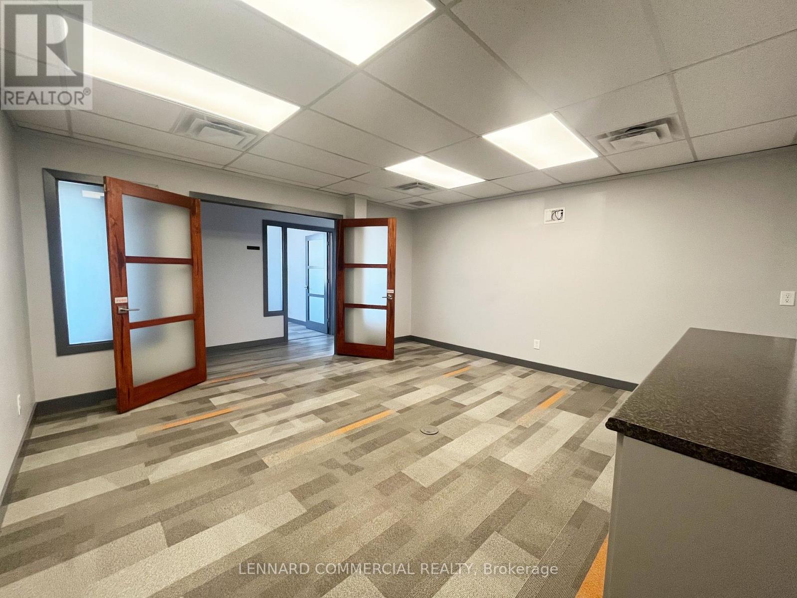 201 - 1600 Laperriere Avenue, Ottawa, Ontario  K1Z 8P5 - Photo 9 - X12269704