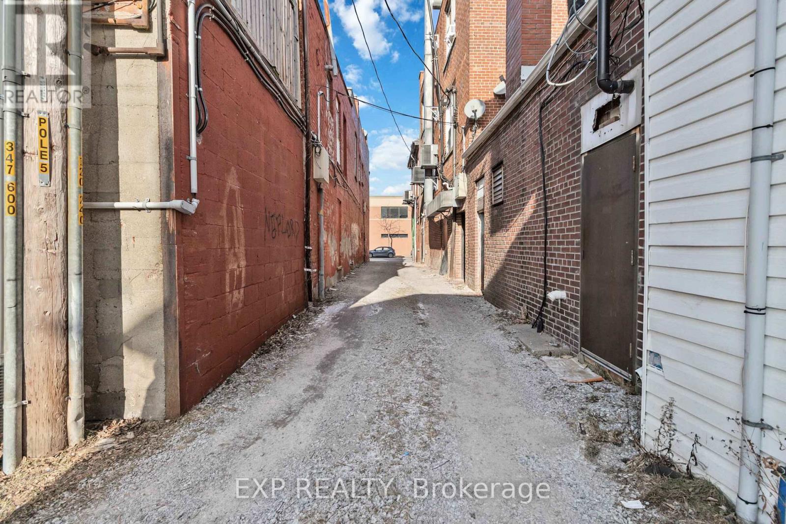 Upper - 14 Norfolk Street S, Haldimand, Ontario  N3Y 2V9 - Photo 11 - X12269822