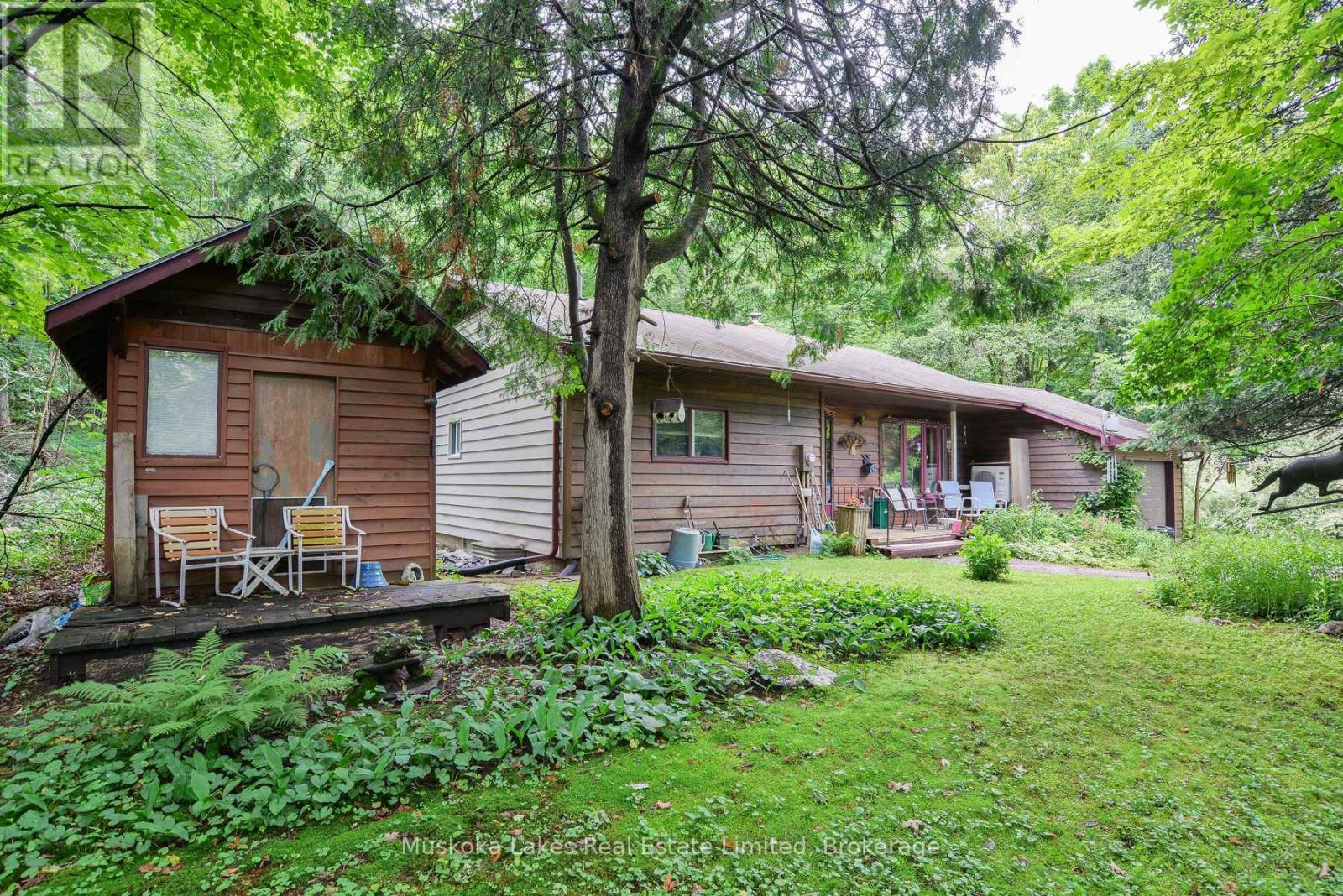 2065 Peninsula Road, Muskoka Lakes, Ontario  P0B 1G0 - Photo 2 - X12269890