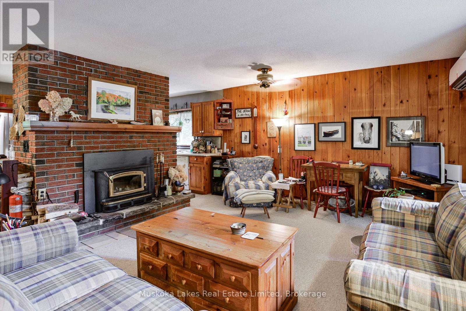 2065 Peninsula Road, Muskoka Lakes, Ontario  P0B 1G0 - Photo 6 - X12269890