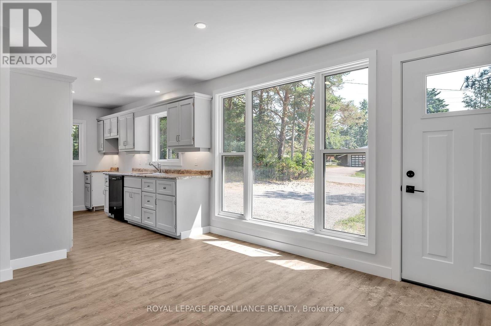 100 Reid Street, Kawartha Lakes, Ontario  K0M 1A0 - Photo 10 - X12269899