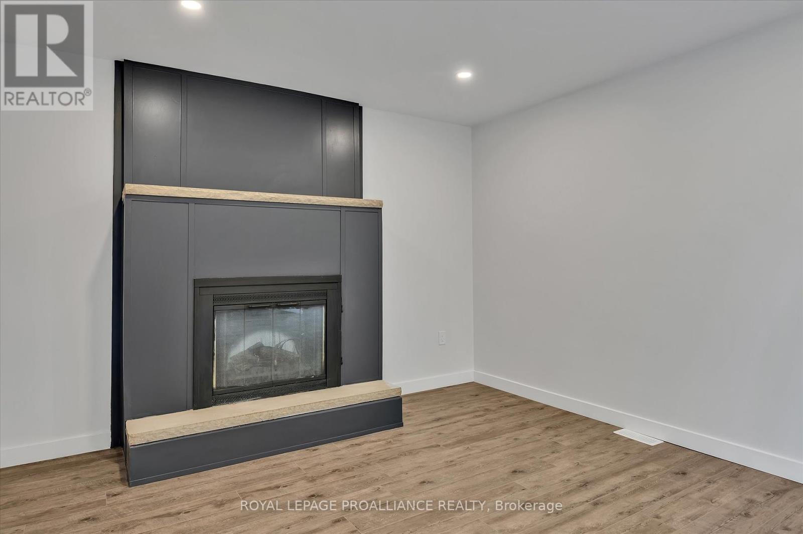 100 Reid Street, Kawartha Lakes, Ontario  K0M 1A0 - Photo 16 - X12269899