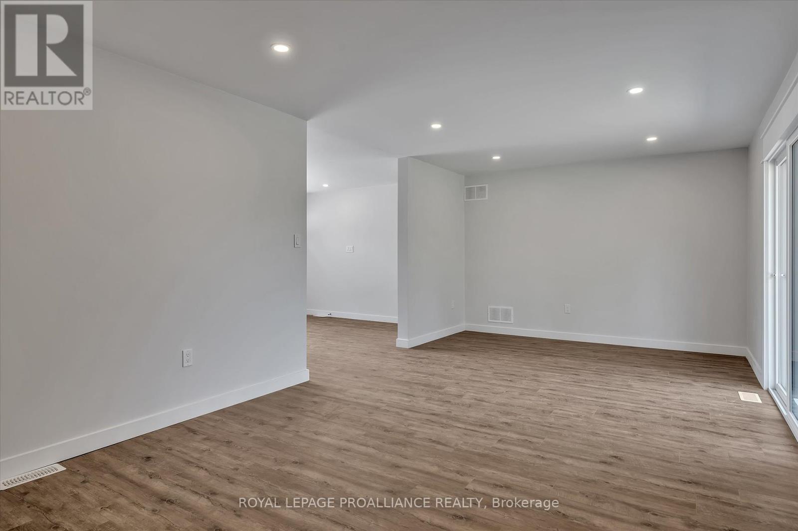 100 Reid Street, Kawartha Lakes, Ontario  K0M 1A0 - Photo 17 - X12269899