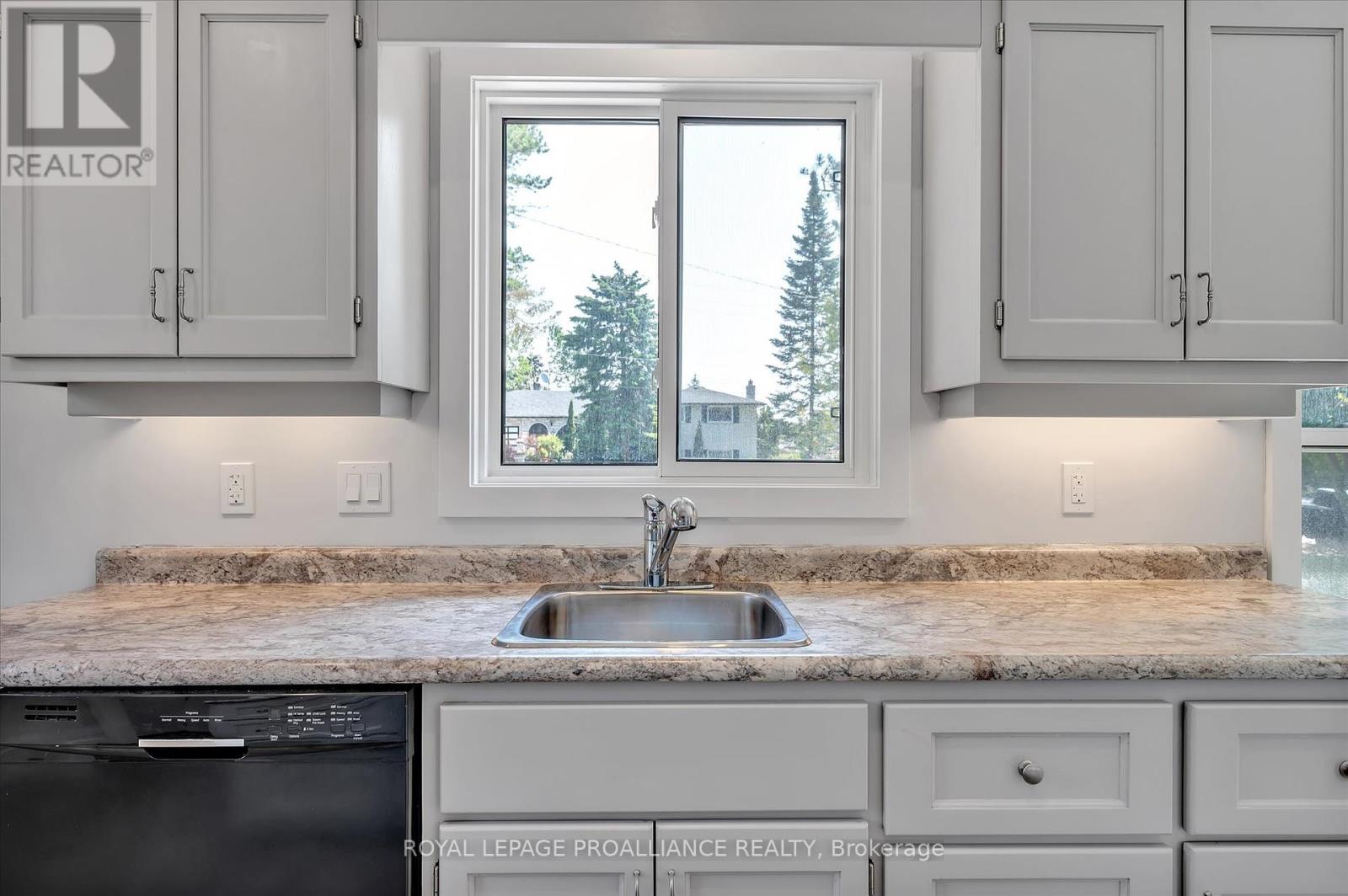 100 Reid Street, Kawartha Lakes, Ontario  K0M 1A0 - Photo 21 - X12269899