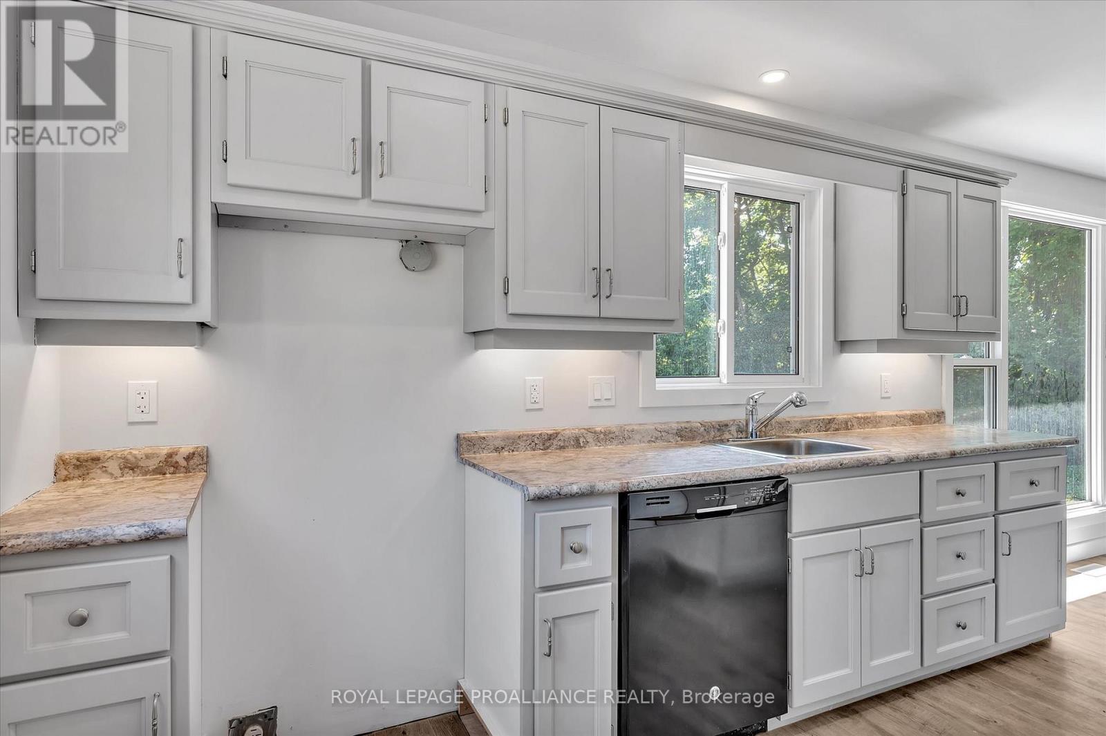 100 Reid Street, Kawartha Lakes, Ontario  K0M 1A0 - Photo 24 - X12269899