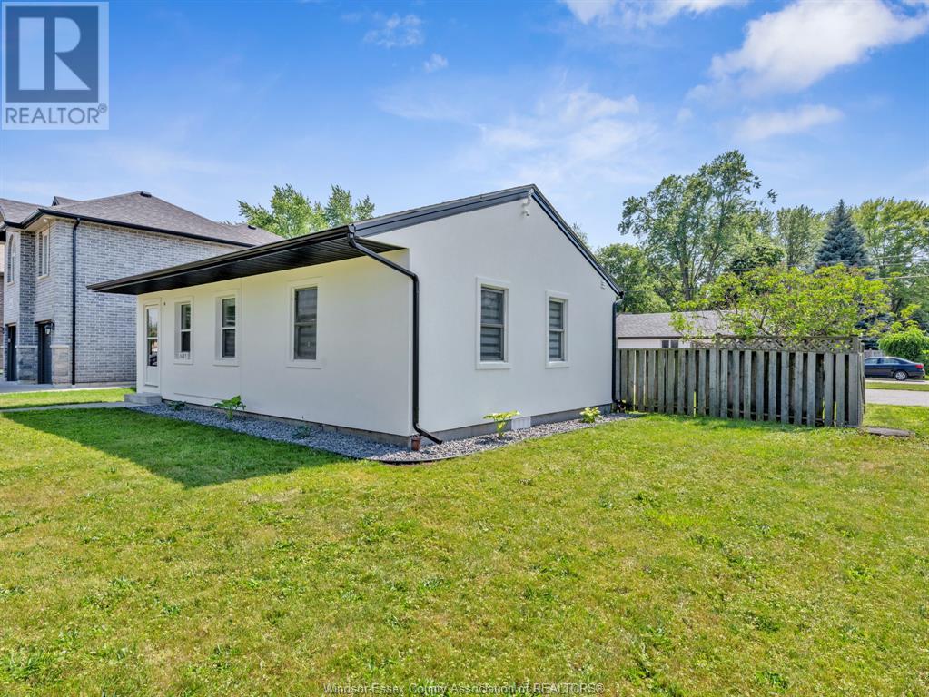 Property at 1605 ST. CLAIR image 2