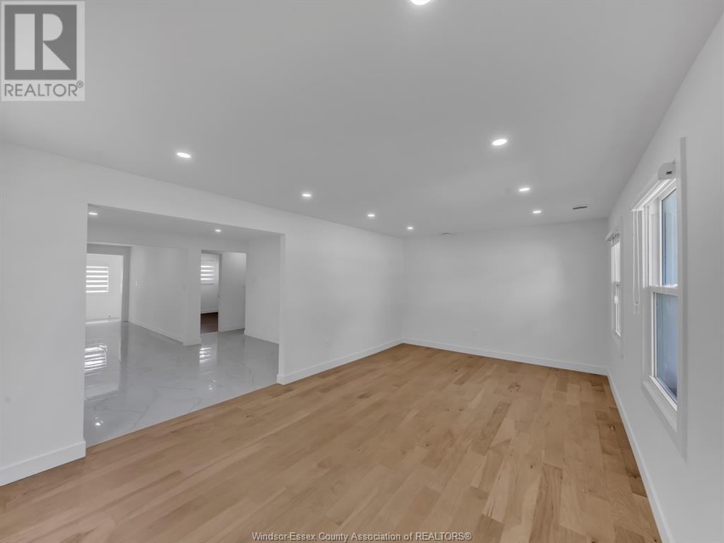 Property at 1605 ST. CLAIR image 3