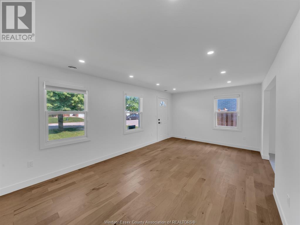 Property at 1605 ST. CLAIR image 5