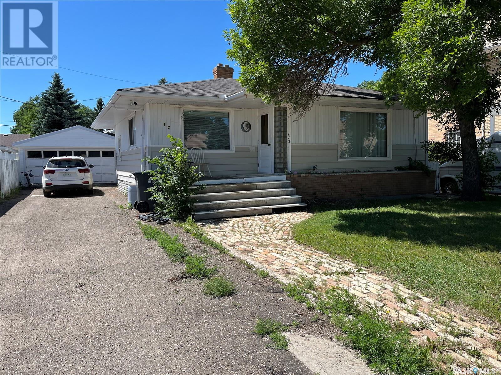112 2nd Avenue W, Gravelbourg, Saskatchewan  S0H 1X0 - Photo 1 - SK011908