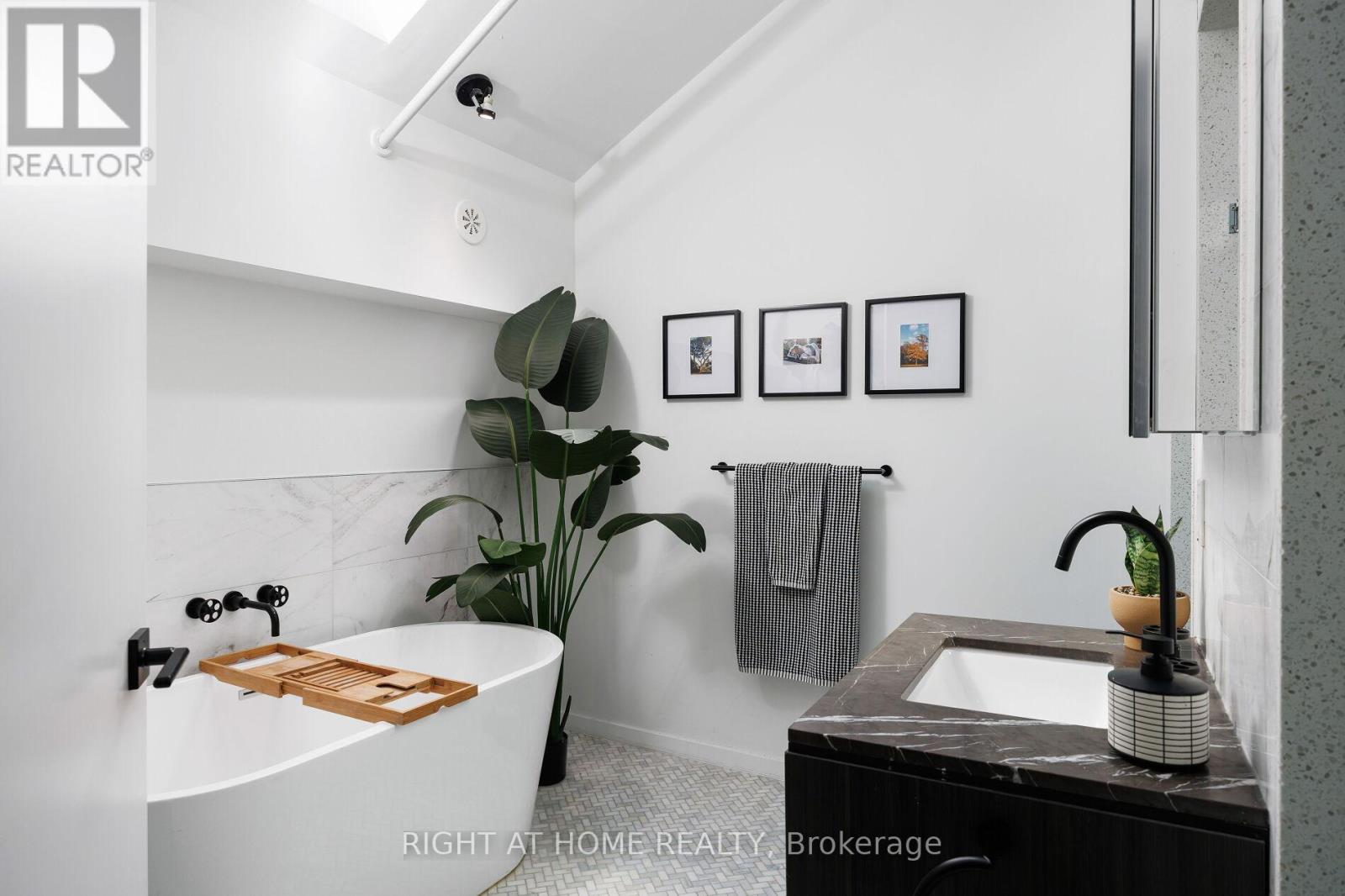 4 - 50 Bartlett Avenue, Toronto (Dovercourt-Wallace Emerson-Junction), Ontario  M6H 3E6 - Photo 25 - W12269933