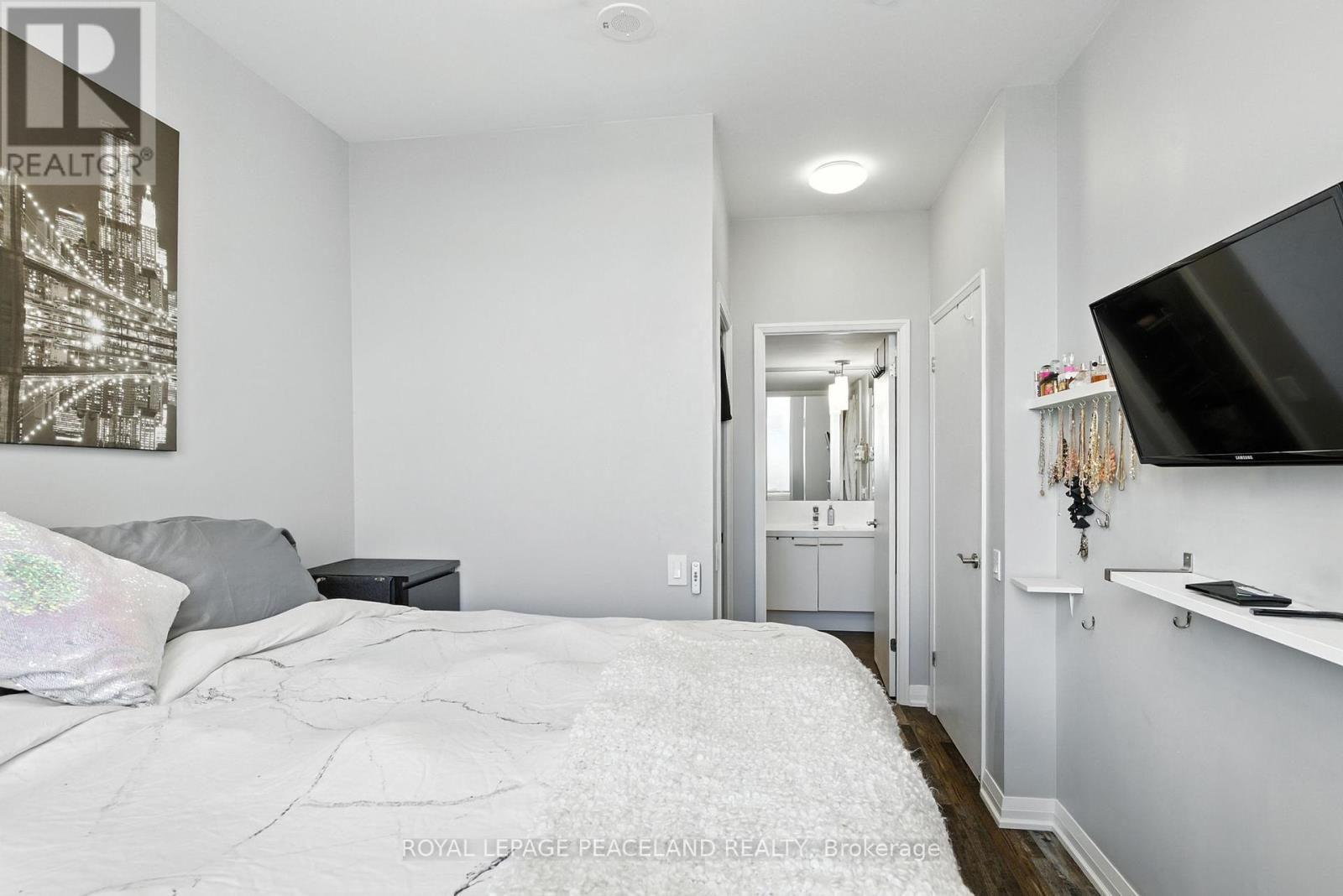 2101 - 1 Valhalla Inn Road, Toronto (Islington-City Centre West), Ontario  M9B 1S9 - Photo 11 - W12269934
