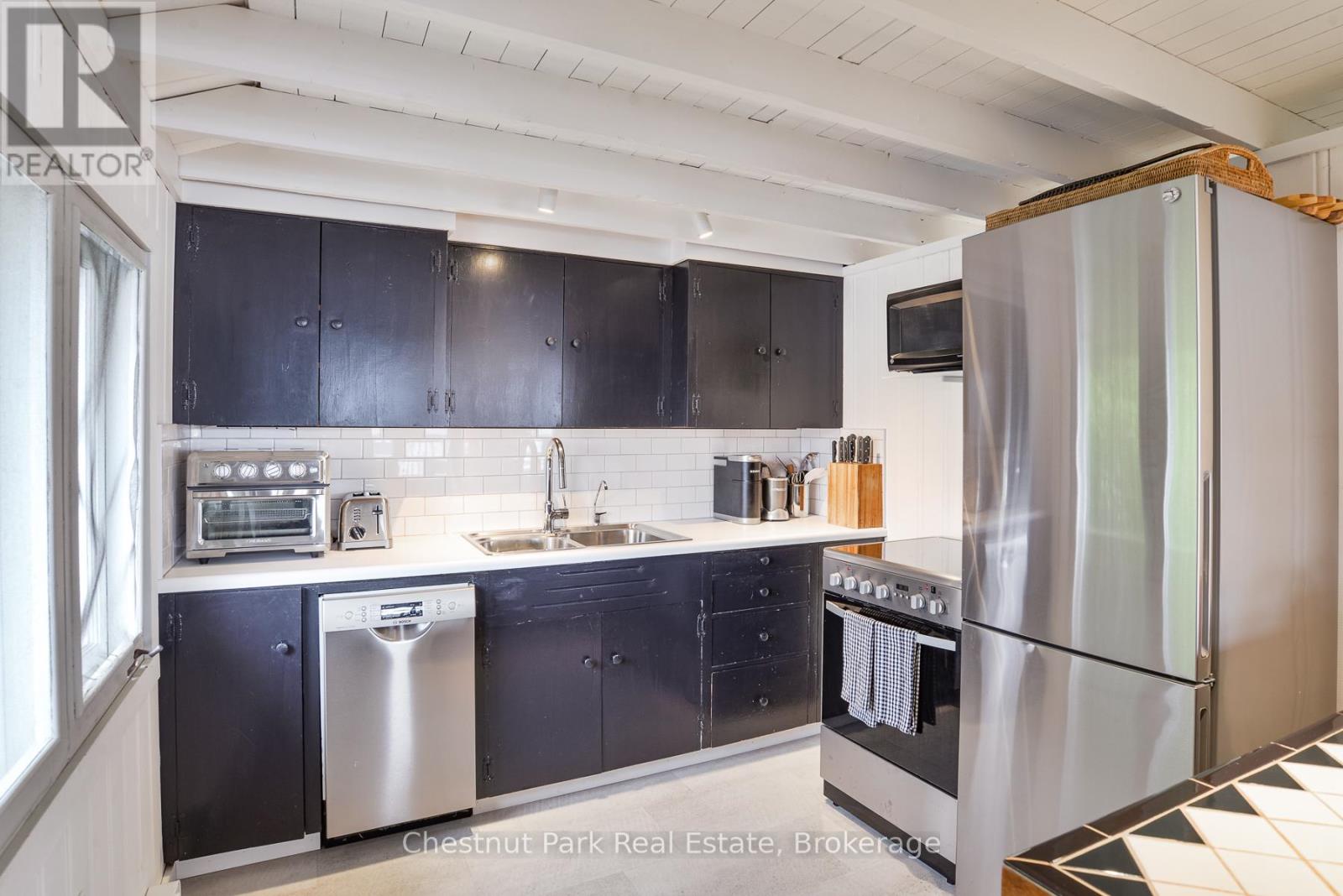 1375 Peninsula Road, Muskoka Lakes, Ontario  P0B 1J0 - Photo 16 - X12270045