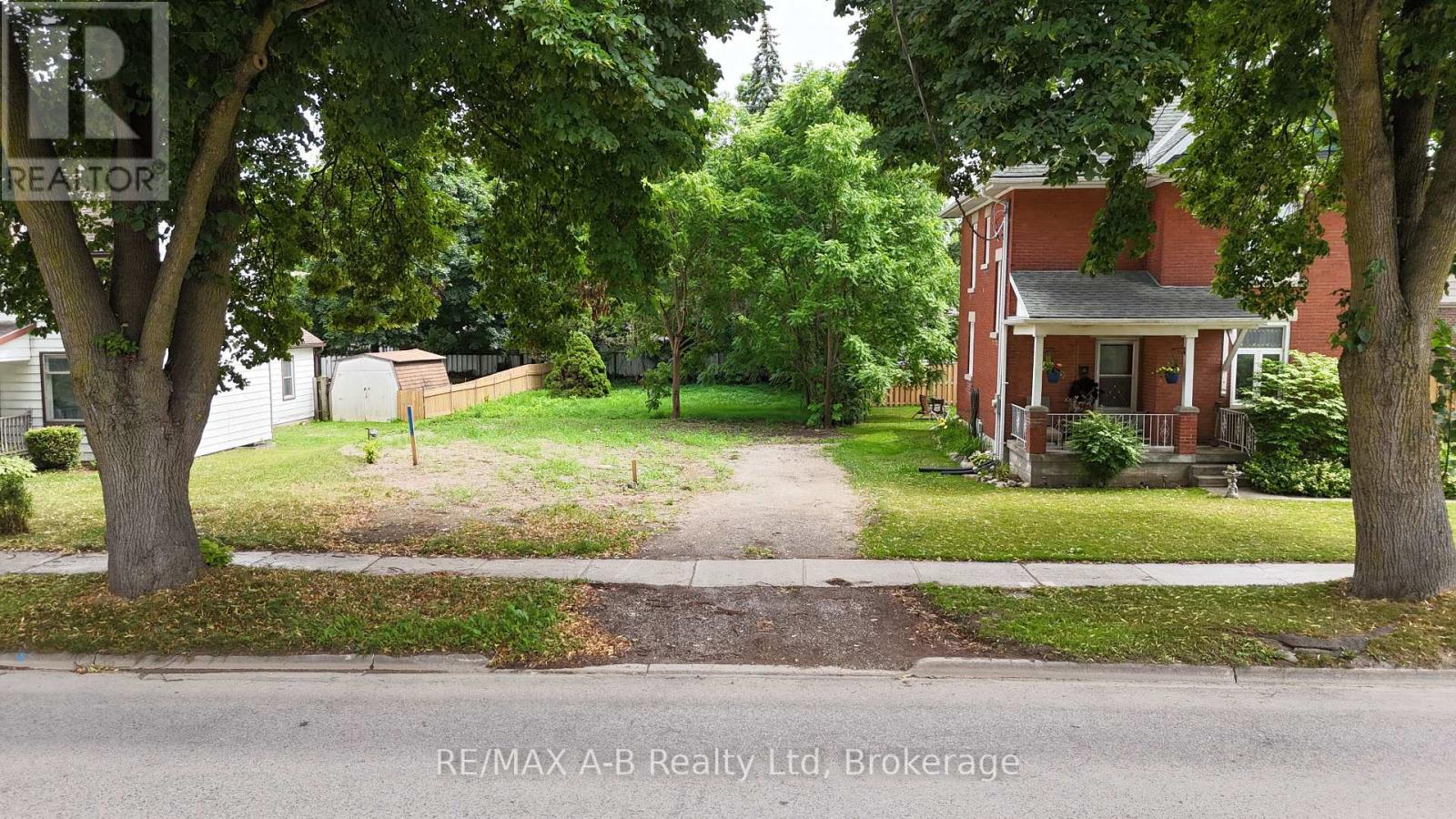 352 Queen Street E, St. Marys, Ontario  N4X 1C5 - Photo 2 - X12270106