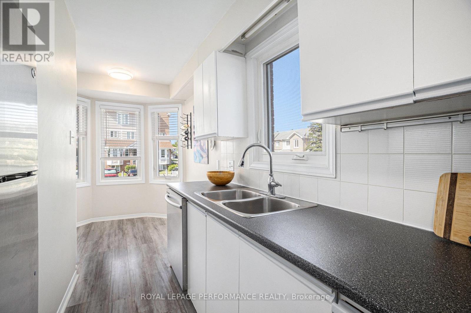 6074 Red Willow Drive, Ottawa, Ontario  K1C 7J5 - Photo 12 - X12269964