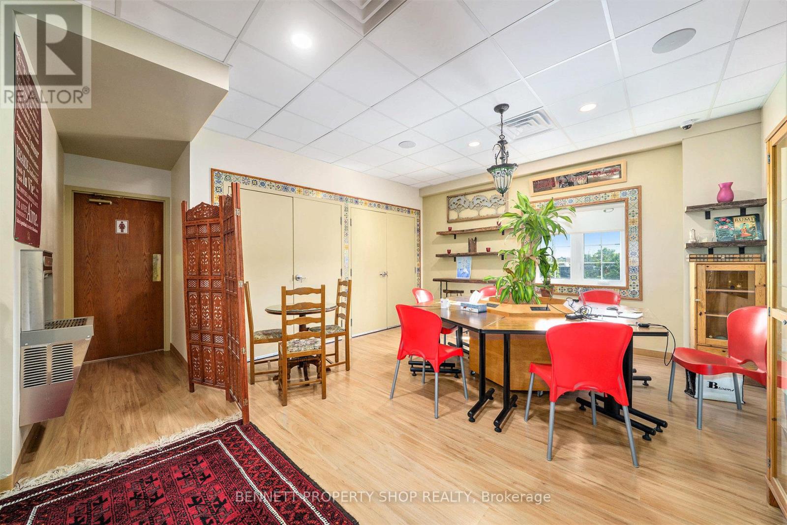 2871 St. Joseph Boulevard, Ottawa, Ontario  K1C 1G8 - Photo 4 - X12270129