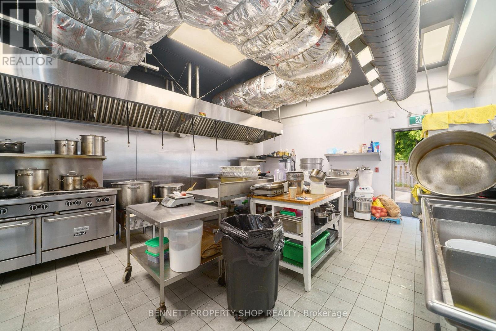 2871 St. Joseph Boulevard, Ottawa, Ontario  K1C 1G8 - Photo 8 - X12270129