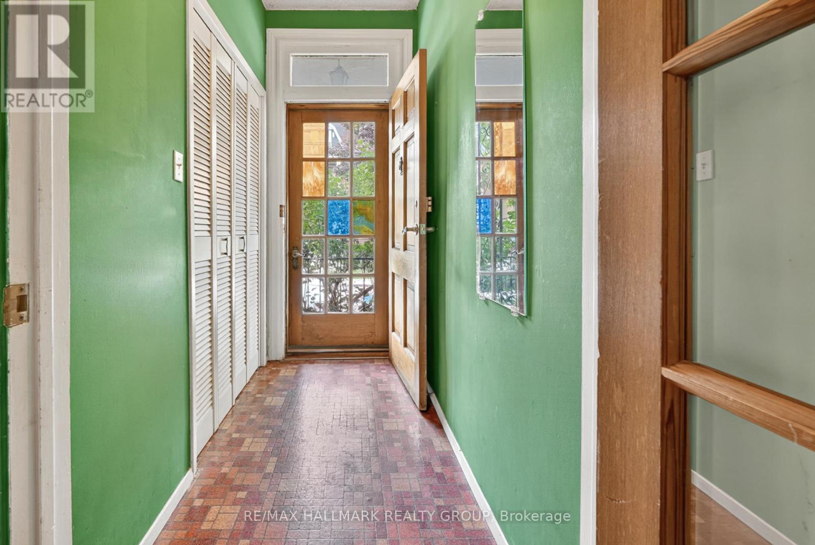 Property at 343 SOMERSET STREET E image 3