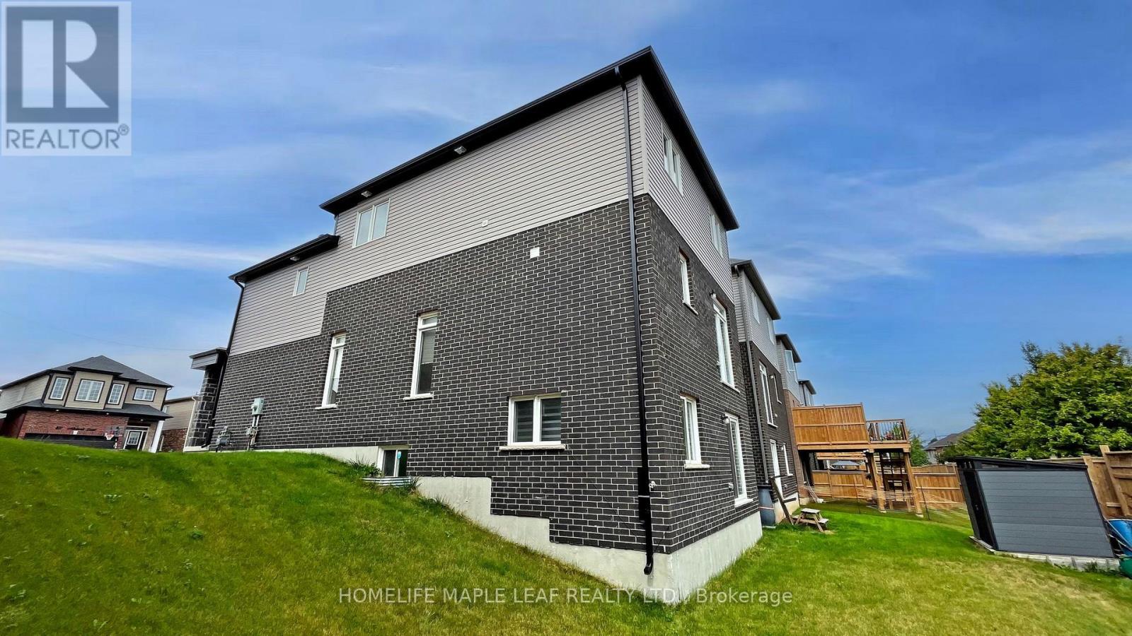 59 Saddlebrook Court, Kitchener, Ontario  N2R 0P6 - Photo 39 - X12269891